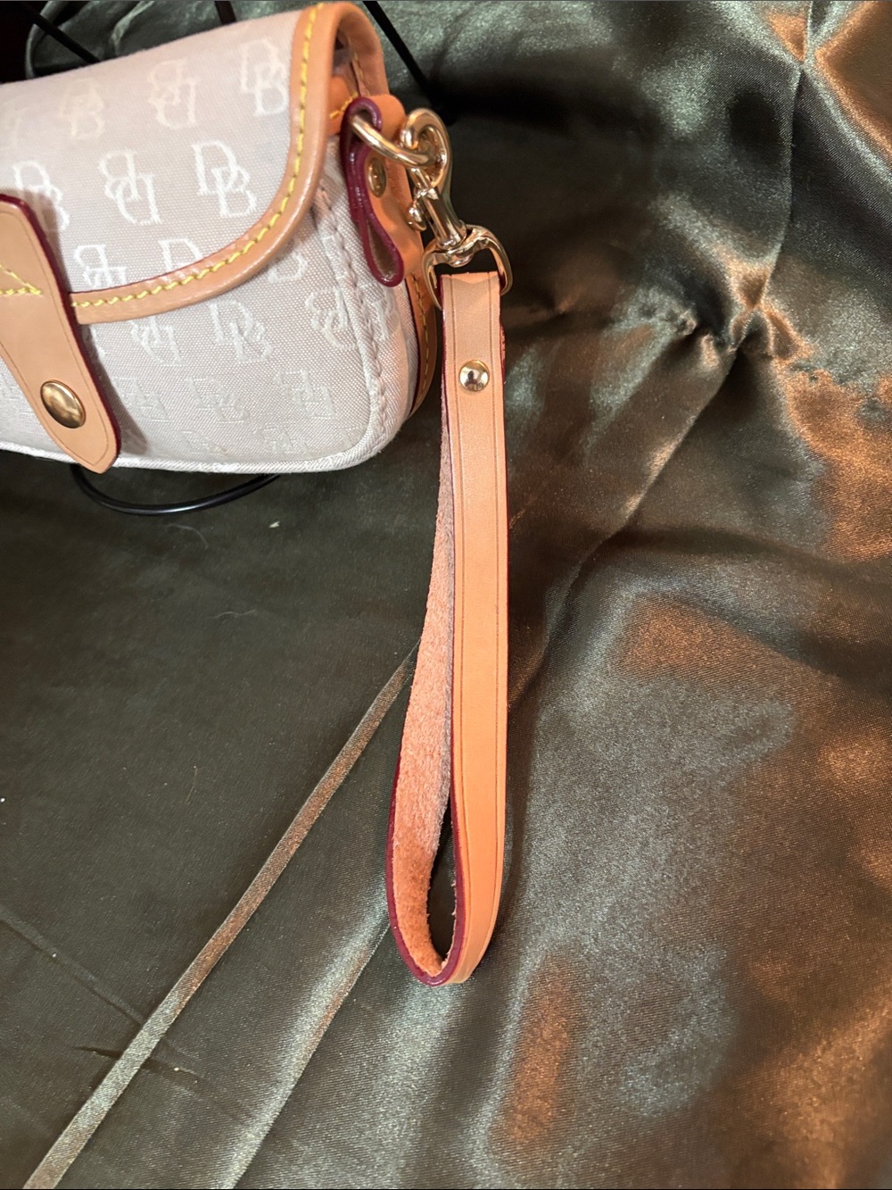 Dooney & Bourke Beige Logo Wristlet with Tan Trim - Picture 2 of 7